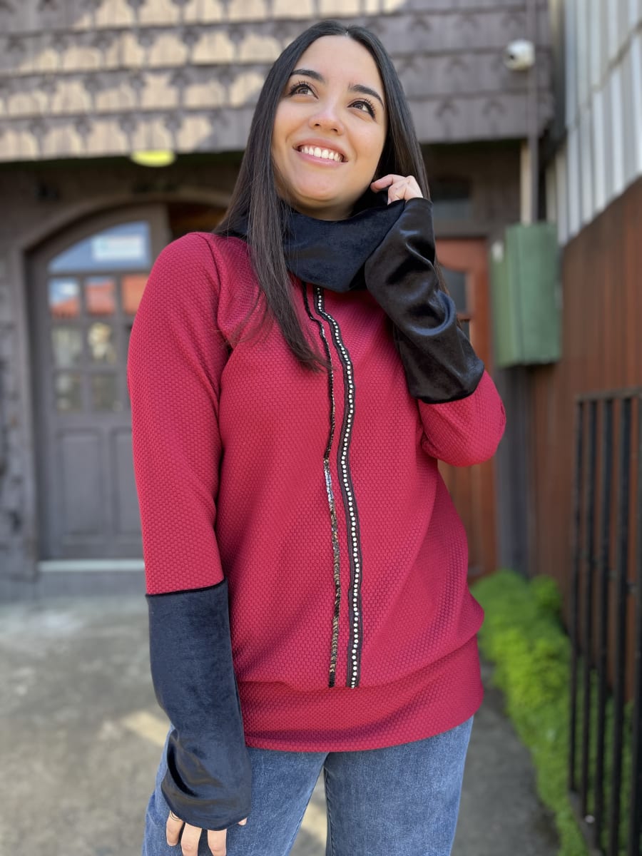 Poleron Alejandra sofia rojo italiano y negro con aplicación1