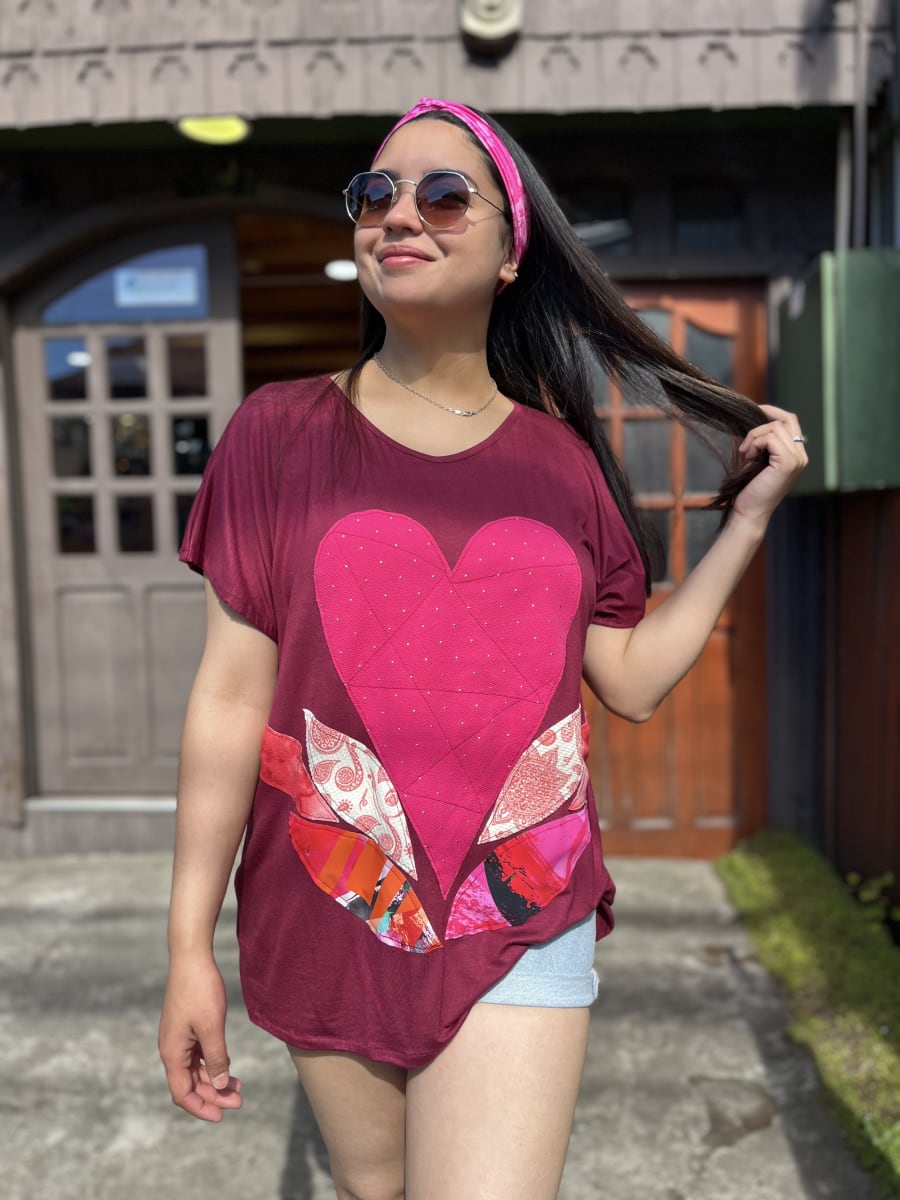 Polera Ultravioleta corazon Burdeo fucsia hojas algodon manga corta1