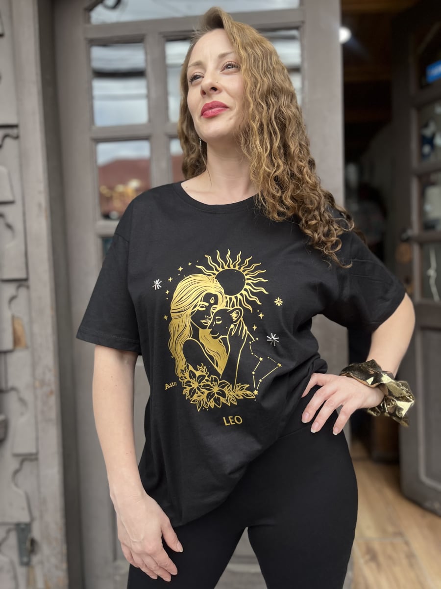 Polera Astrea zodiaco Leo manga corta1