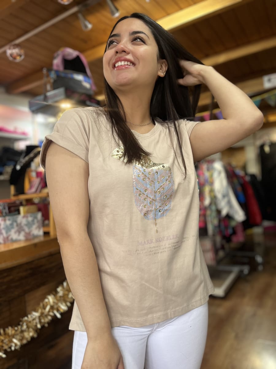 Polera lino y algodon beige estampado hoja brillo y lentejuelas1