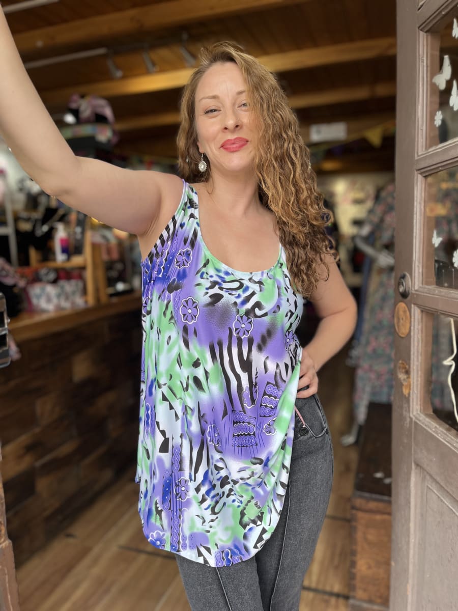 Top Tyty sin mangas lila y verde menta flor2