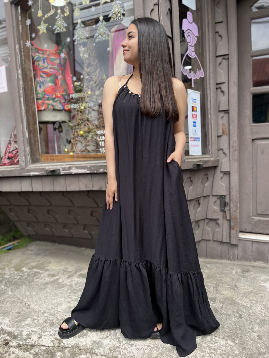 Maxi vestido nego detalles plateados1