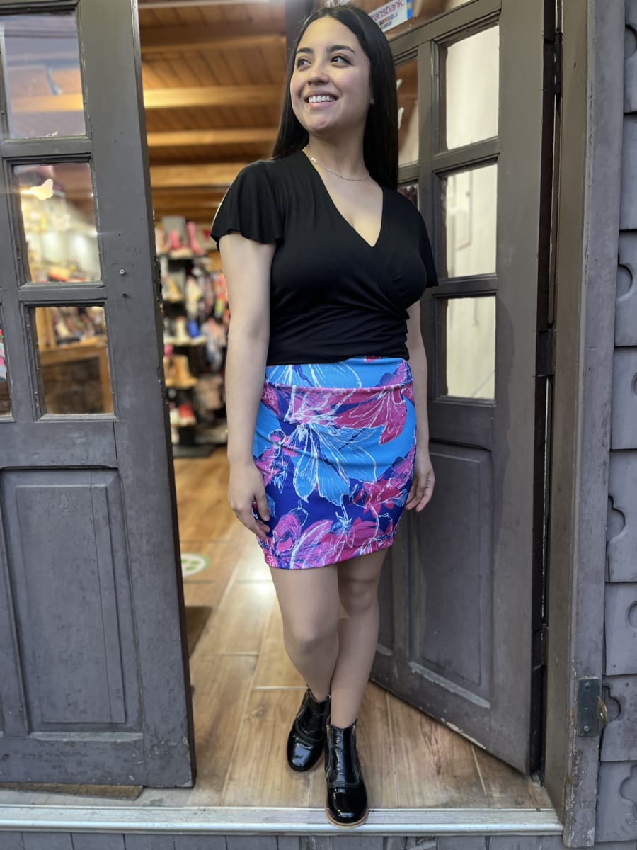 Mini falda Lizette estampado floral azul y fucsia1