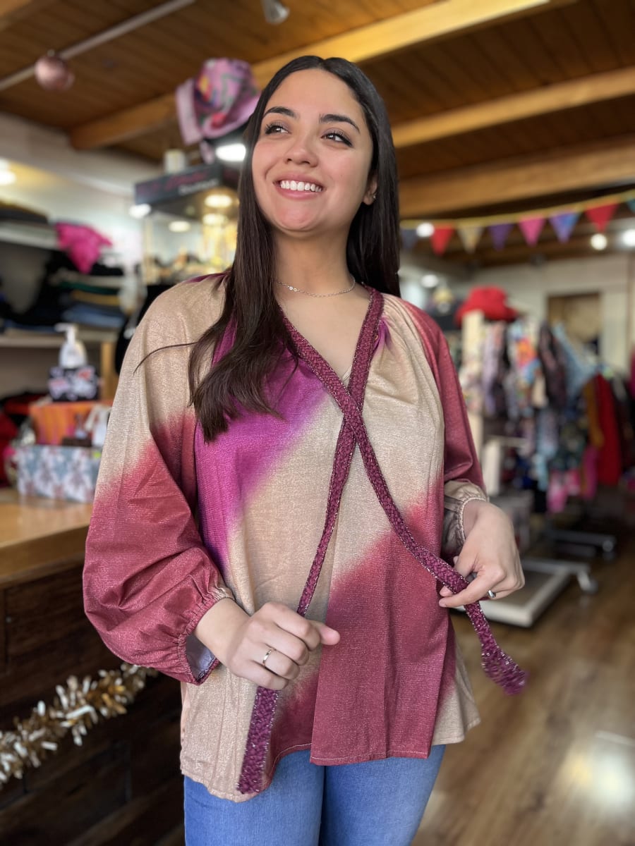 Polera espalda mandala fucsia manga globo1