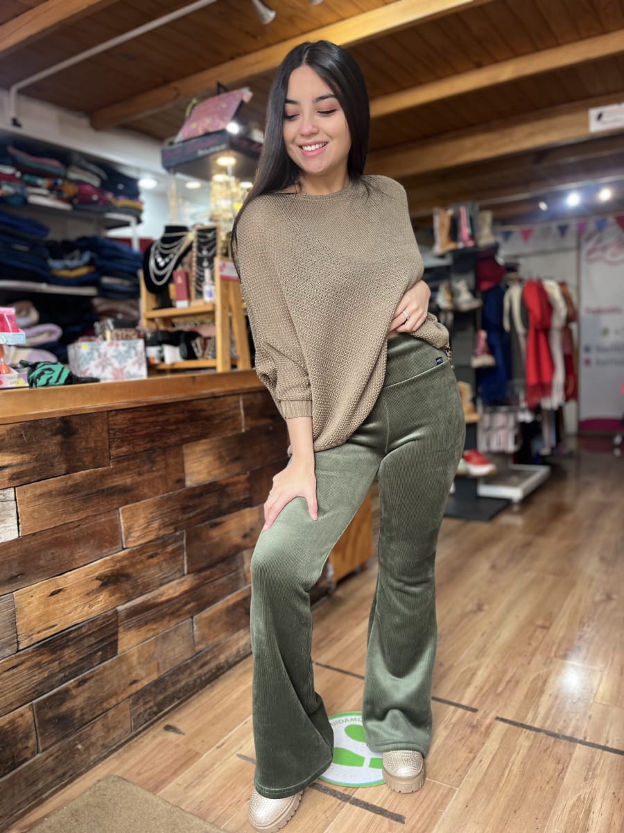 Pantalón Jennifer flare cotelé forrado verde Olivo alto invierno2