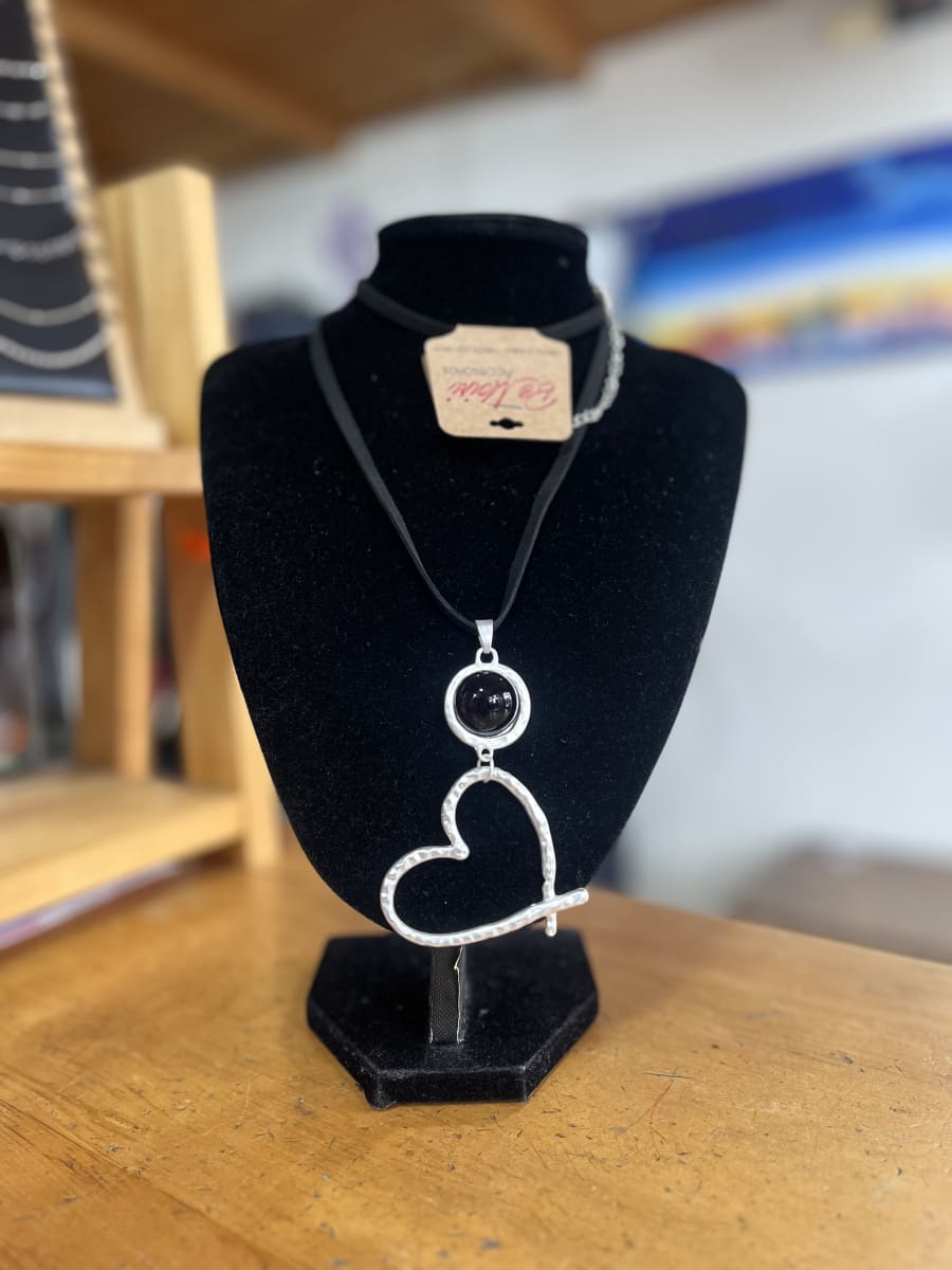 Collar corazon circulo negro plateado cordon de cuero con extension1