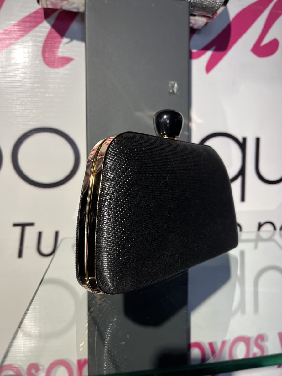 Cartera fiesta con negro broche2