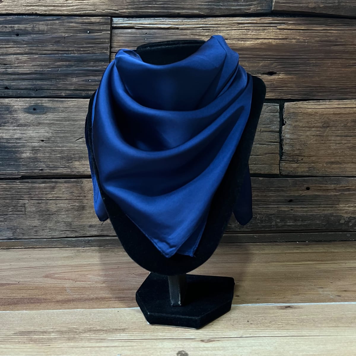Pañuelo seda 70*70 cms azul marino2