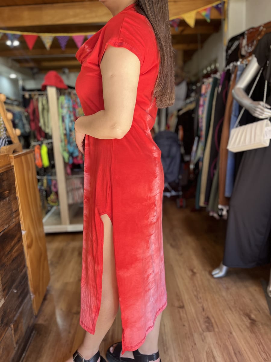 Vestido Kisu Aylin  midi rojo teñido a mano manga corta3