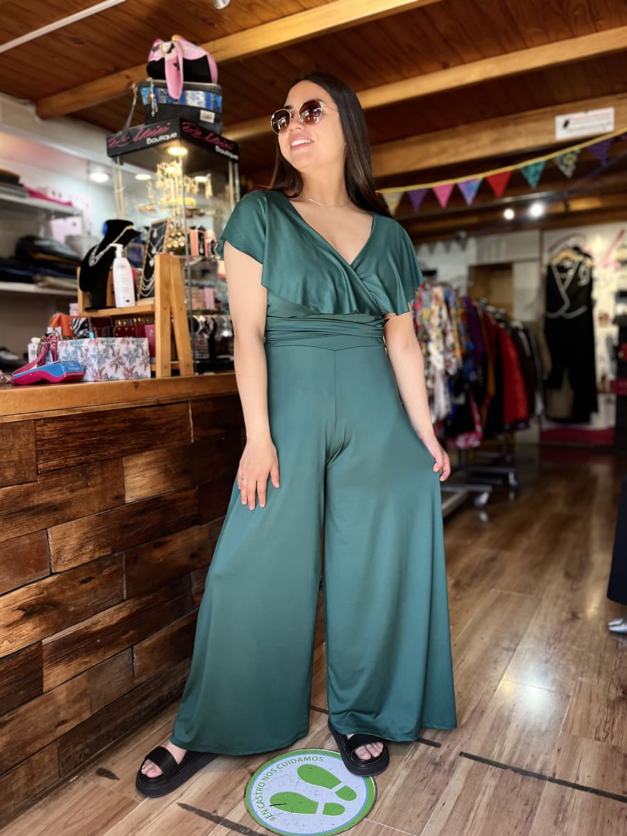 Enterito verde con vuelo escote V1