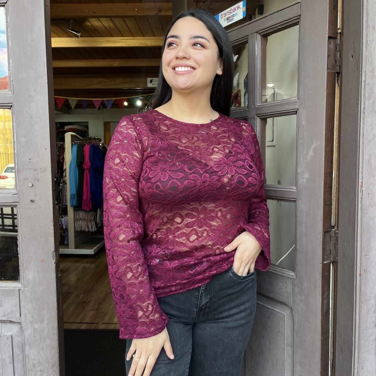 Polera Marcela encaje burdeo manga larga4