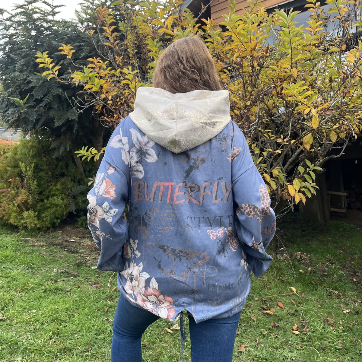 Poleron gamuzado foil floral azul con capucha metalizada2