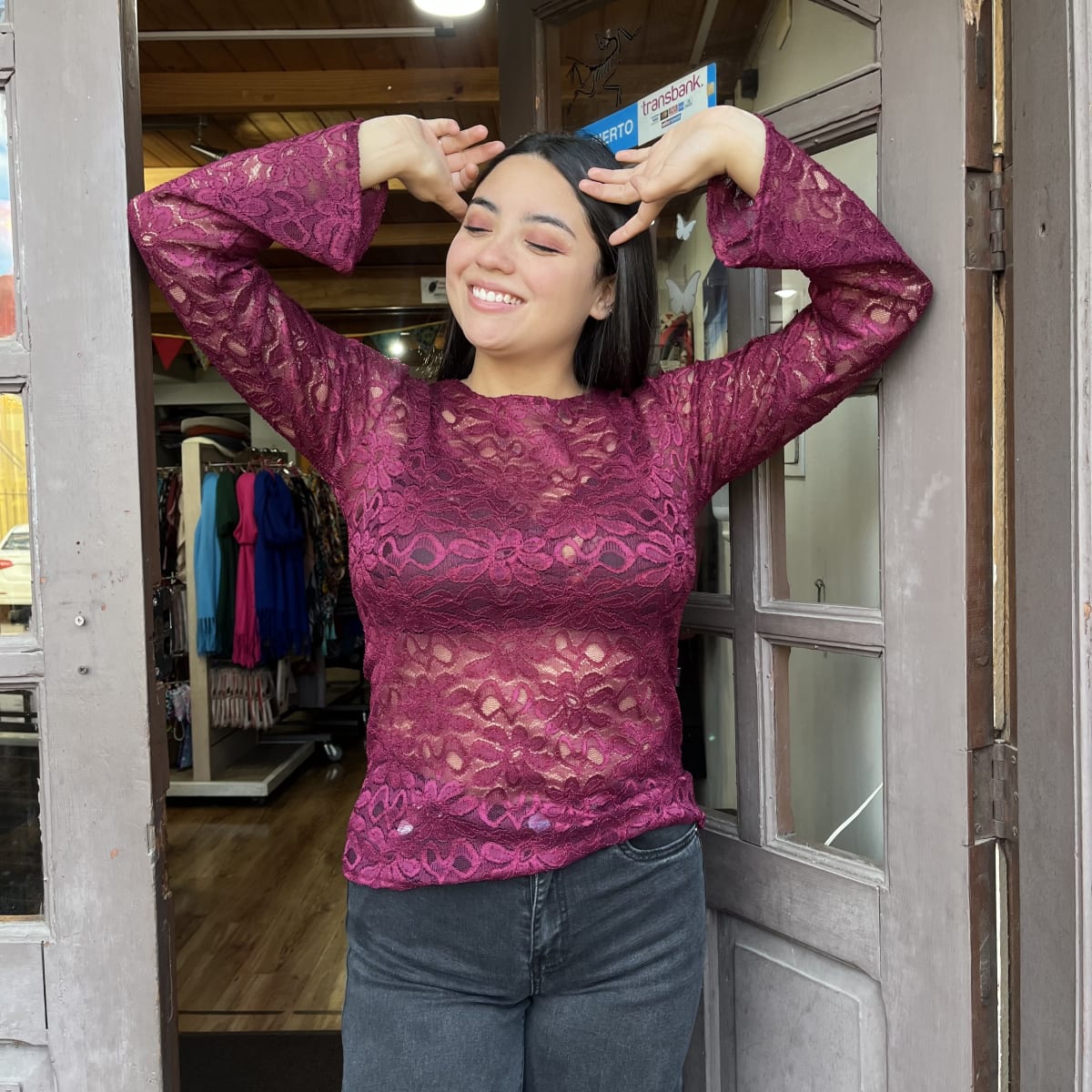 Polera Marcela encaje burdeo manga larga3