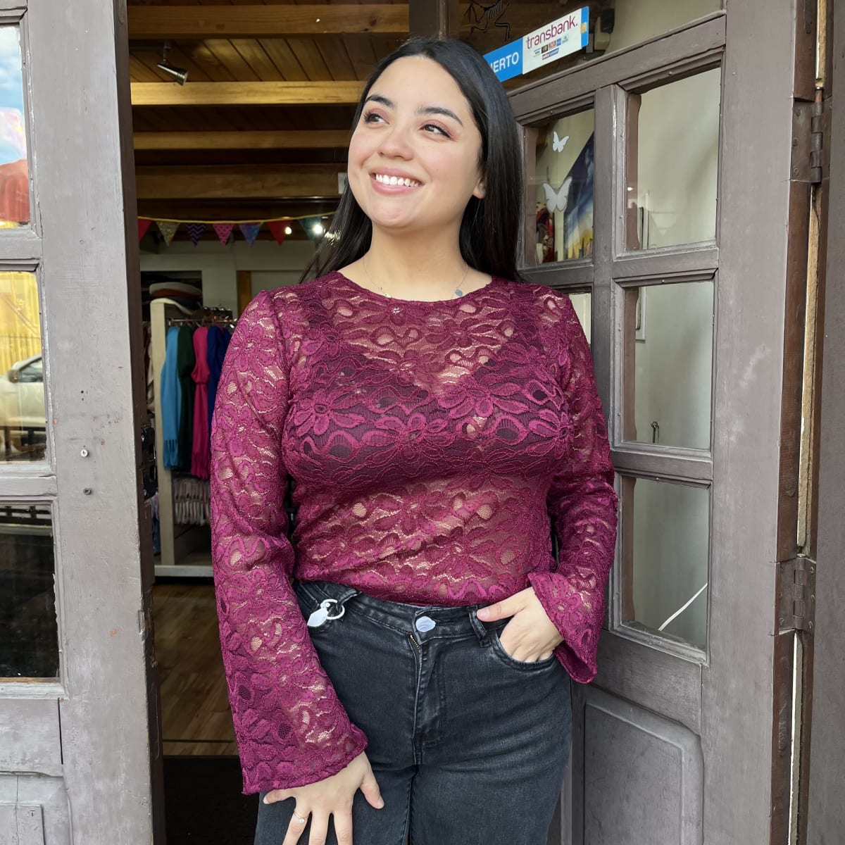 Polera encaje burdeo manga larga1