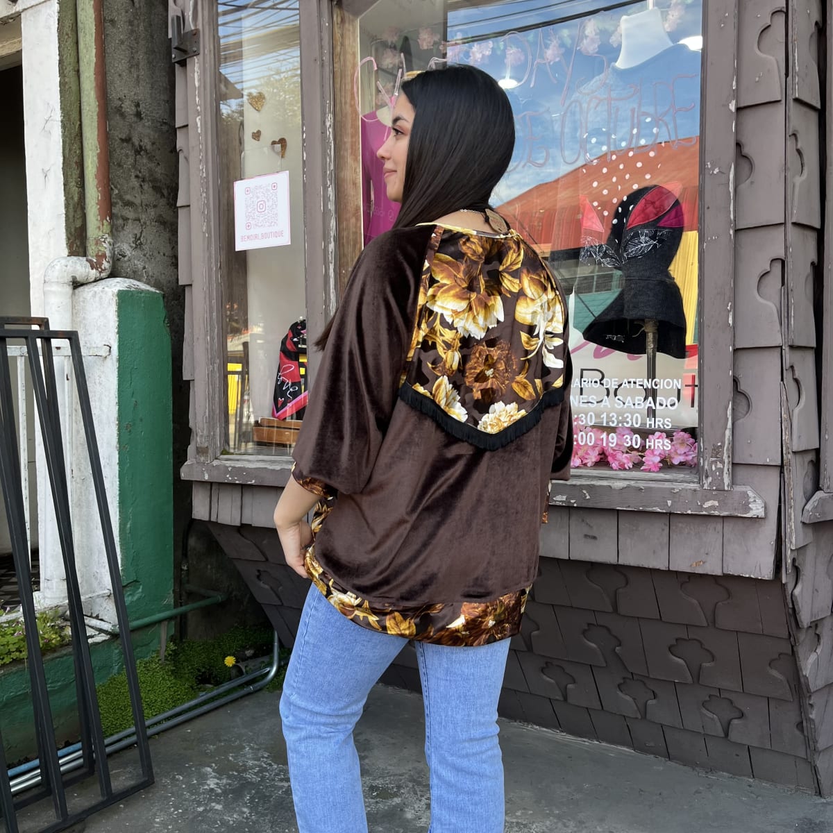 Poleron Olivia velvet chocolate floral amarillo2
