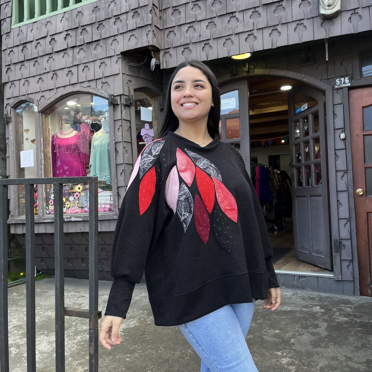 Sueter Olivia hojas negro rojo2