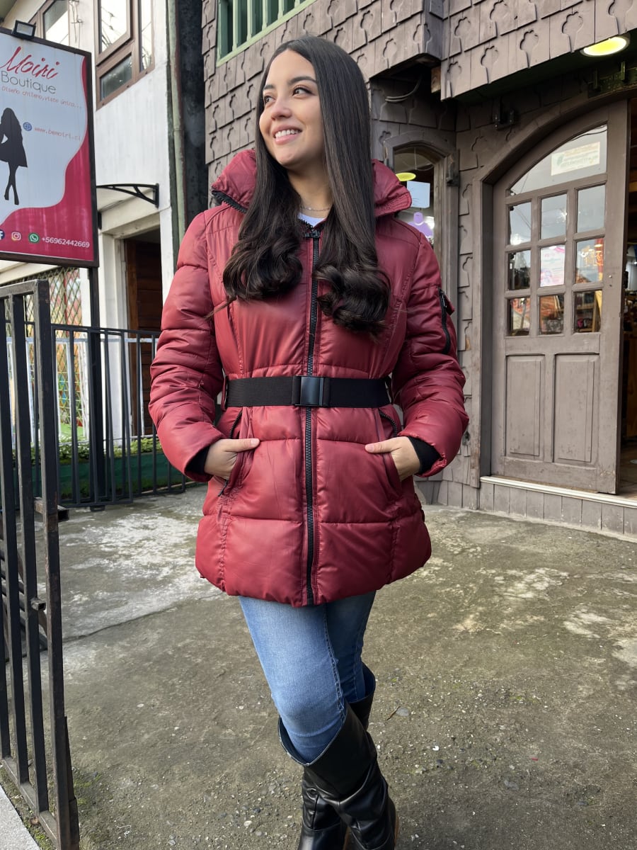 Parka WADOS Burdeo larga con cinturon y capucha4