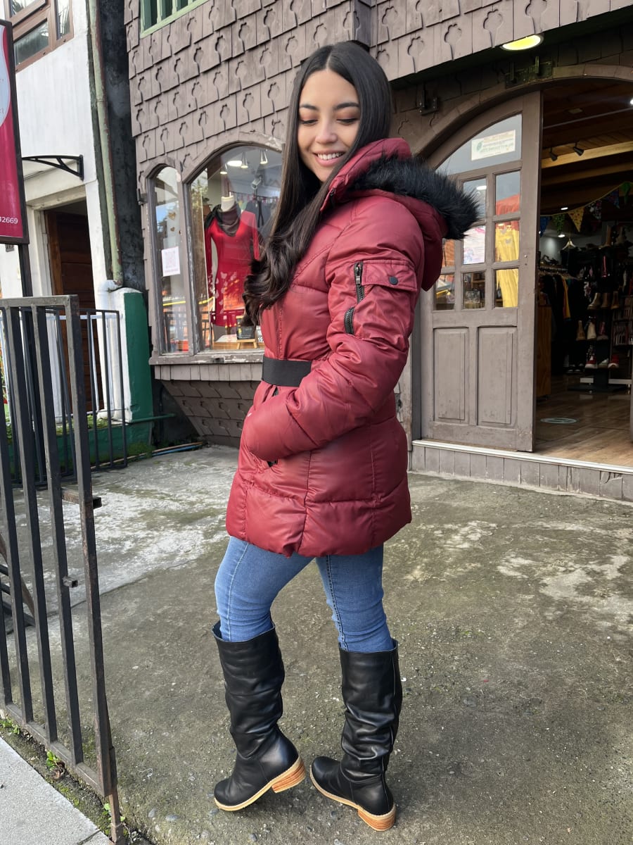 Parka WADOS Burdeo larga con cinturon y capucha5