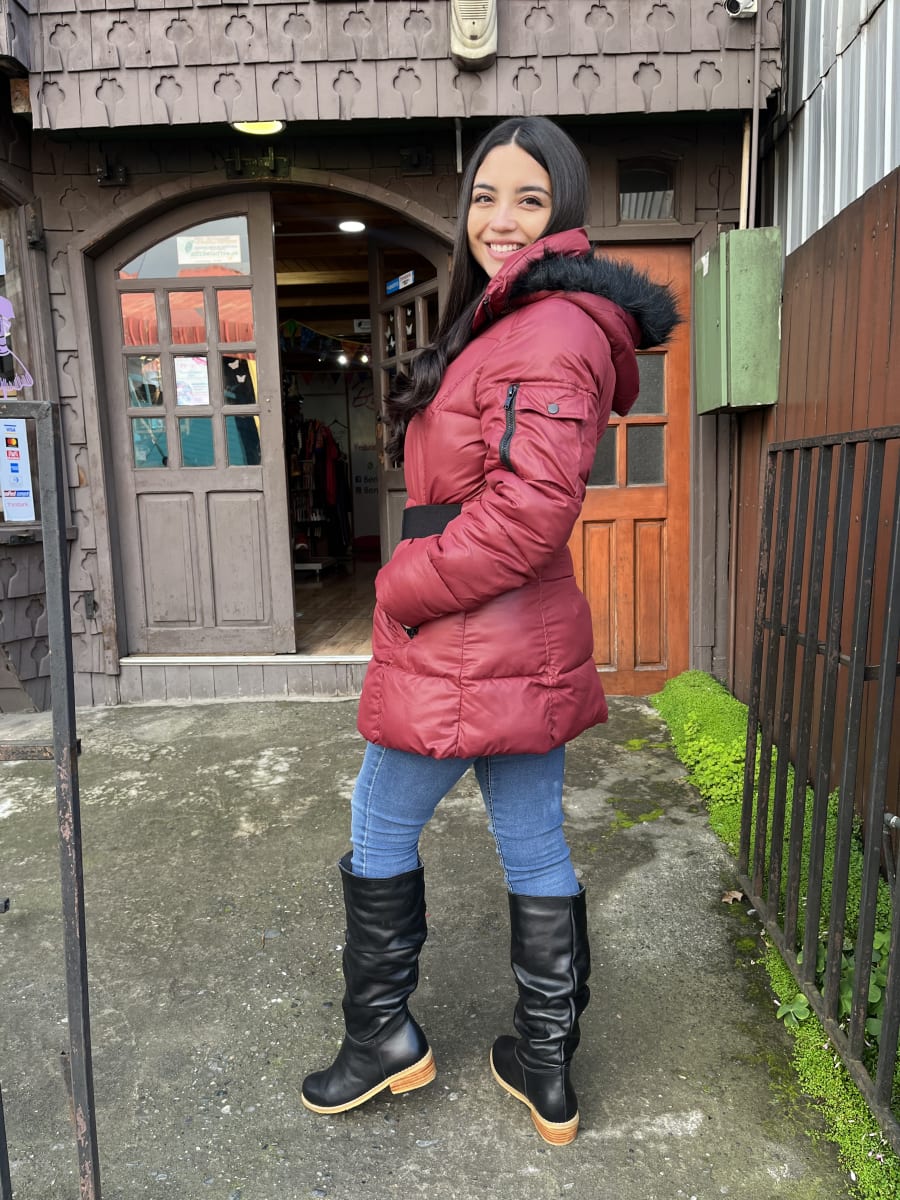 Parka WADOS Burdeo larga con cinturon y capucha2