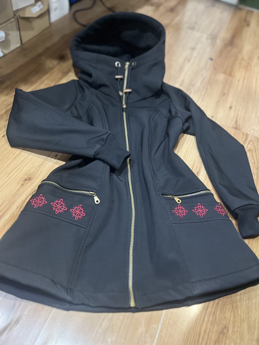 Abrigo Softshell negro nudo de brujas impermeable y termico4