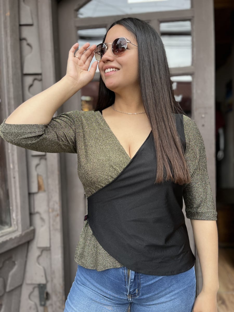 Polera Gloria velvet negro destellos dorados2