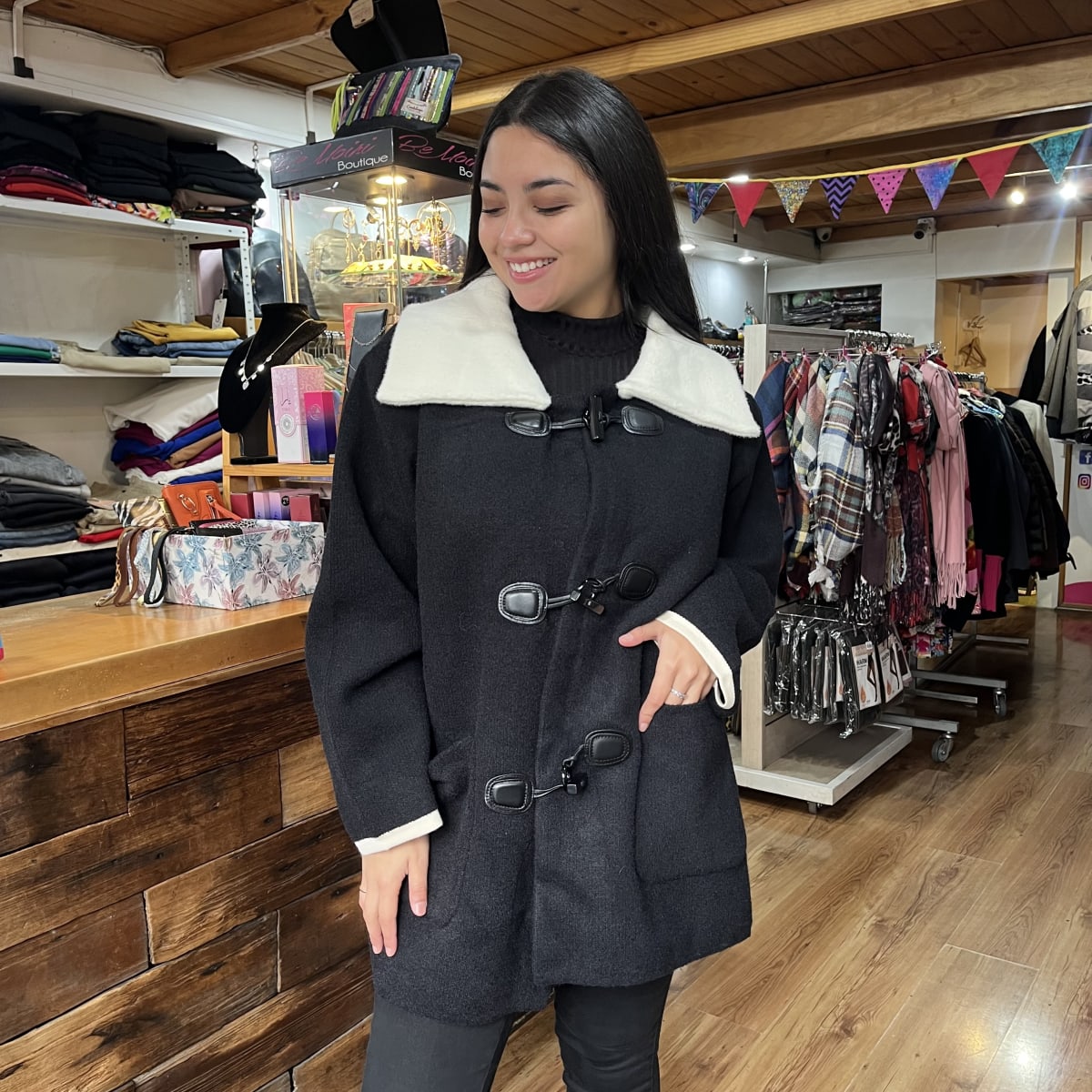 Abrigo montgomery paño negro cuello blanco2