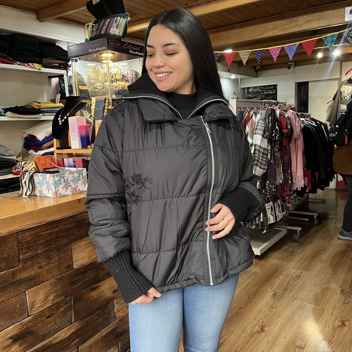 Parka bordada negro 2 en 1 desmontable2