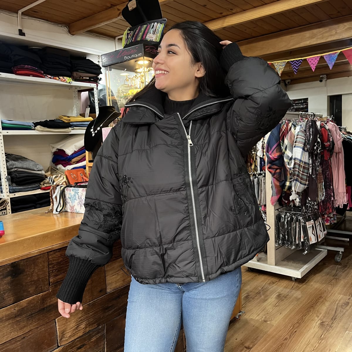 Parka bordada negro 2 en 1 desmontable3