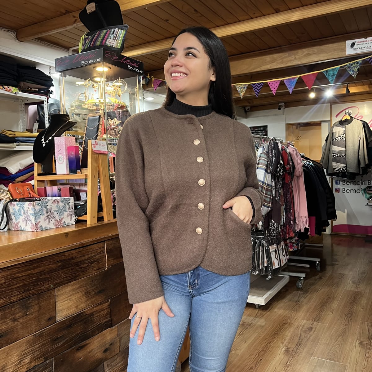 Chaqueton paño cafe botones dorados1
