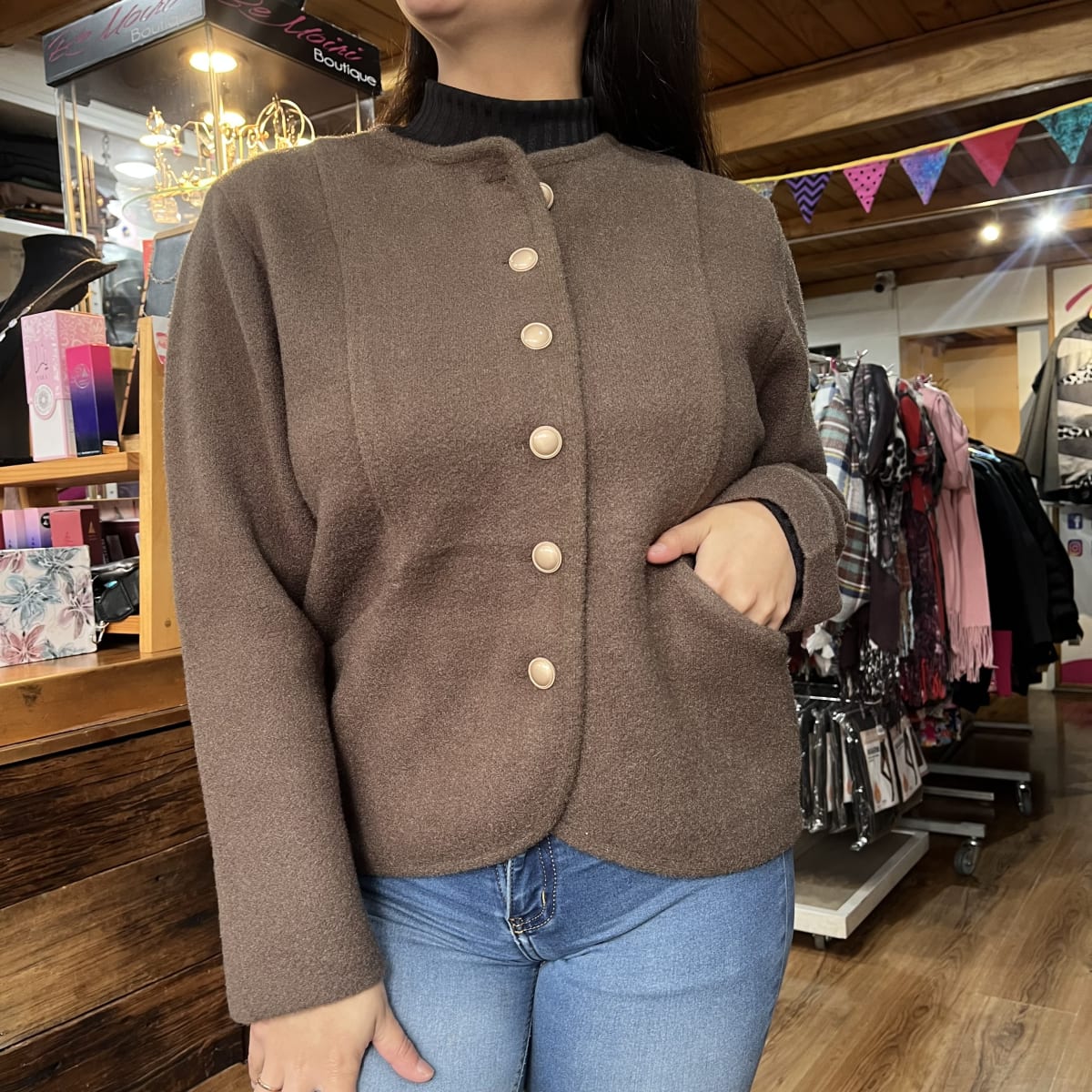 Chaqueton paño cafe botones dorados3