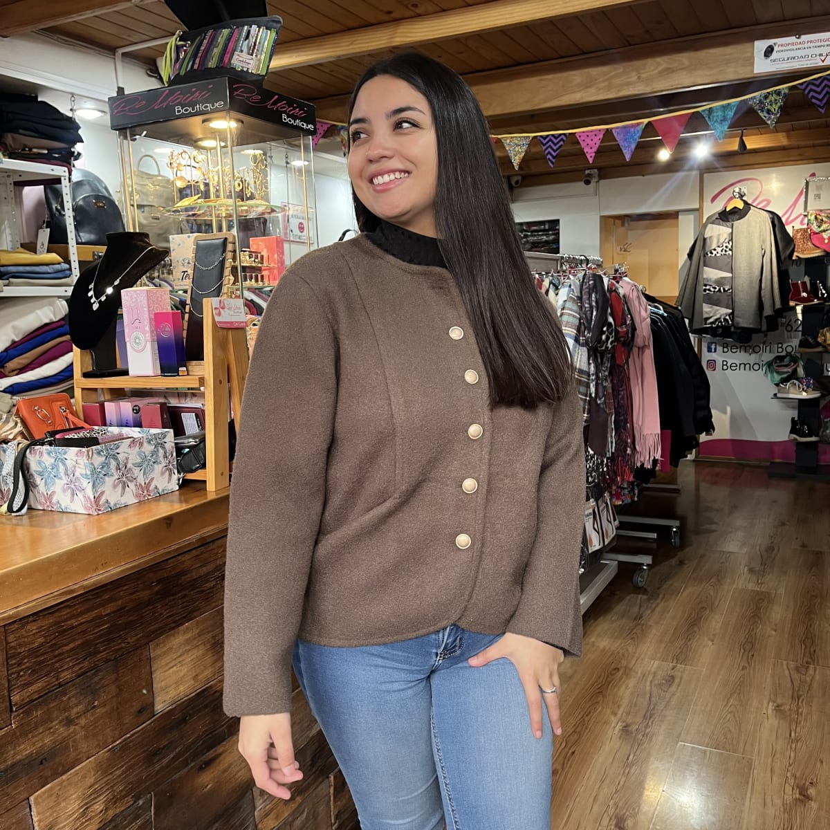 Chaqueton paño cafe botones dorados4