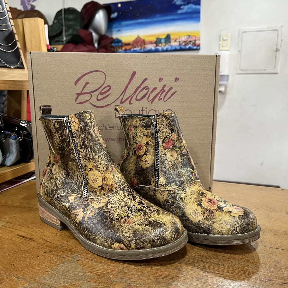 Botín cuero DC camel floral1