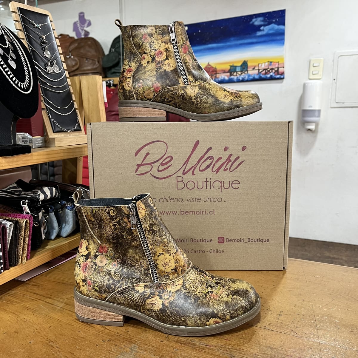 Botín cuero DC camel floral2