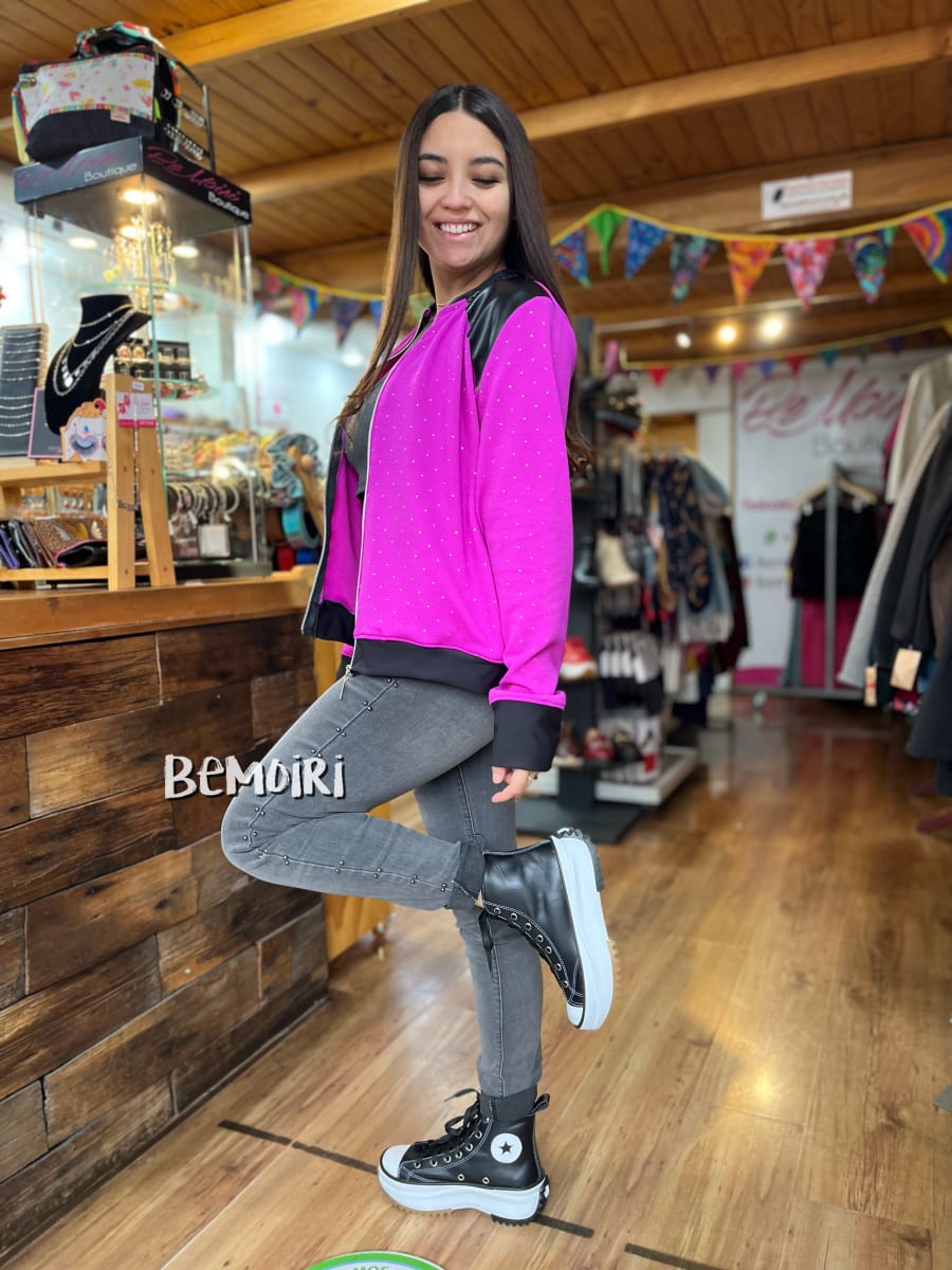 Bomber magenta aplicacion eco cuero3