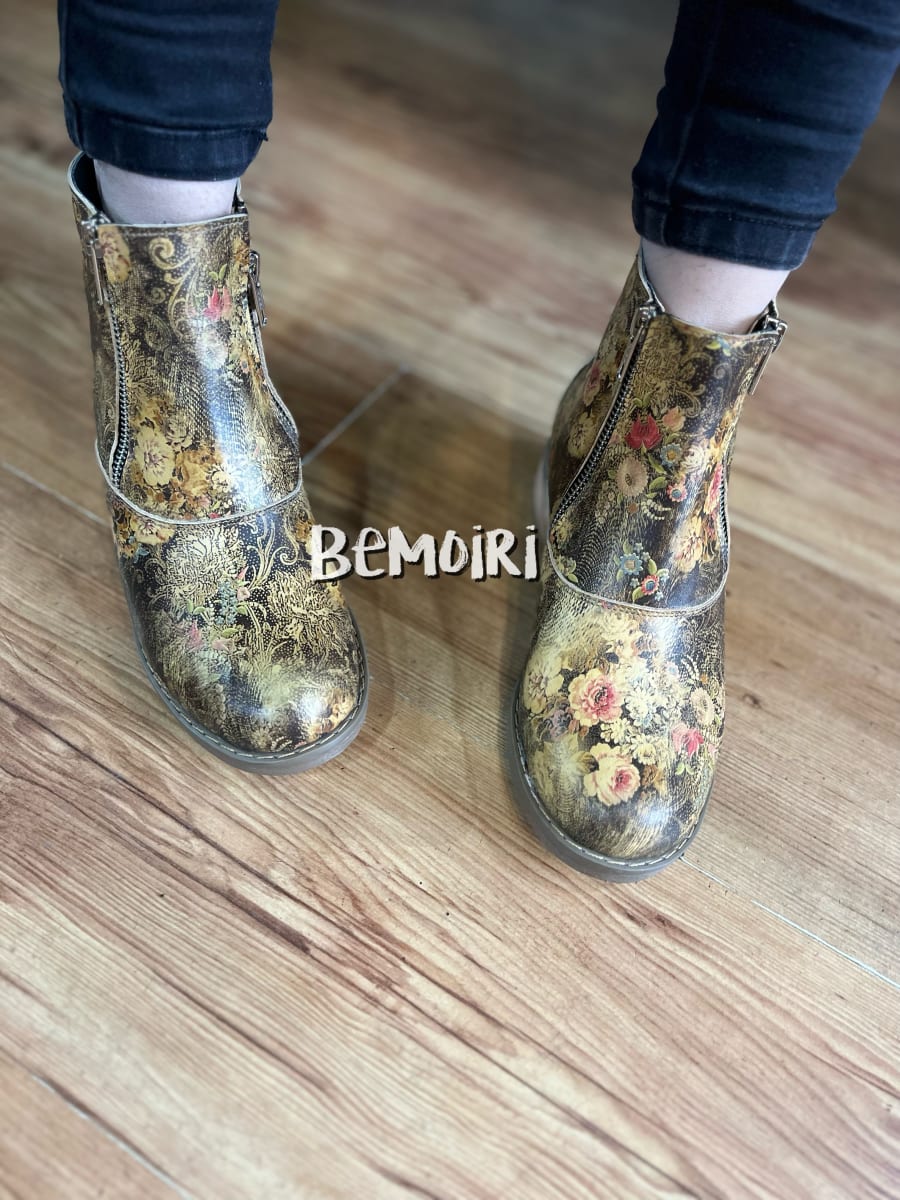 Botín cuero DC camel floral4