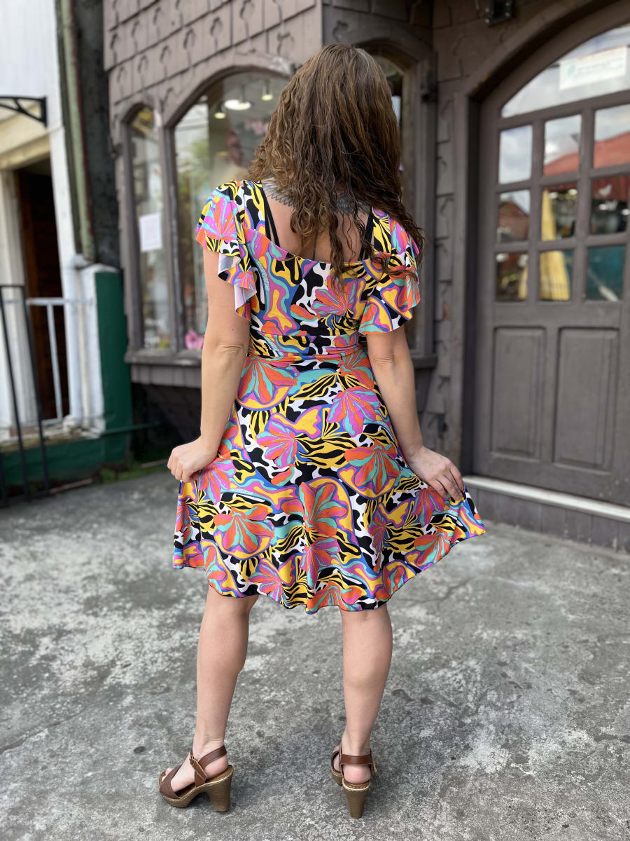 Vestido lycra escote cruzado print amarillo multicolor manga vuelito3