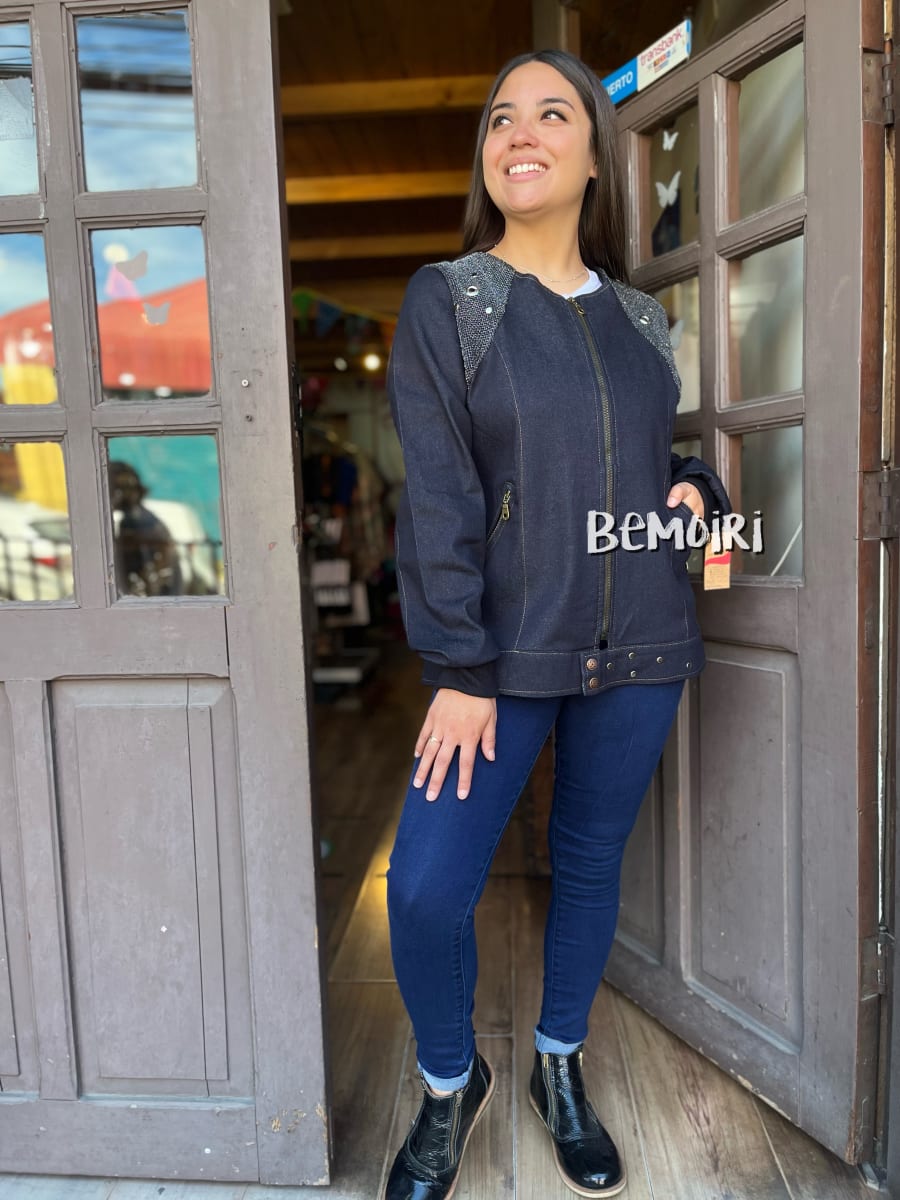 Chaqueta denim azul con brillos4