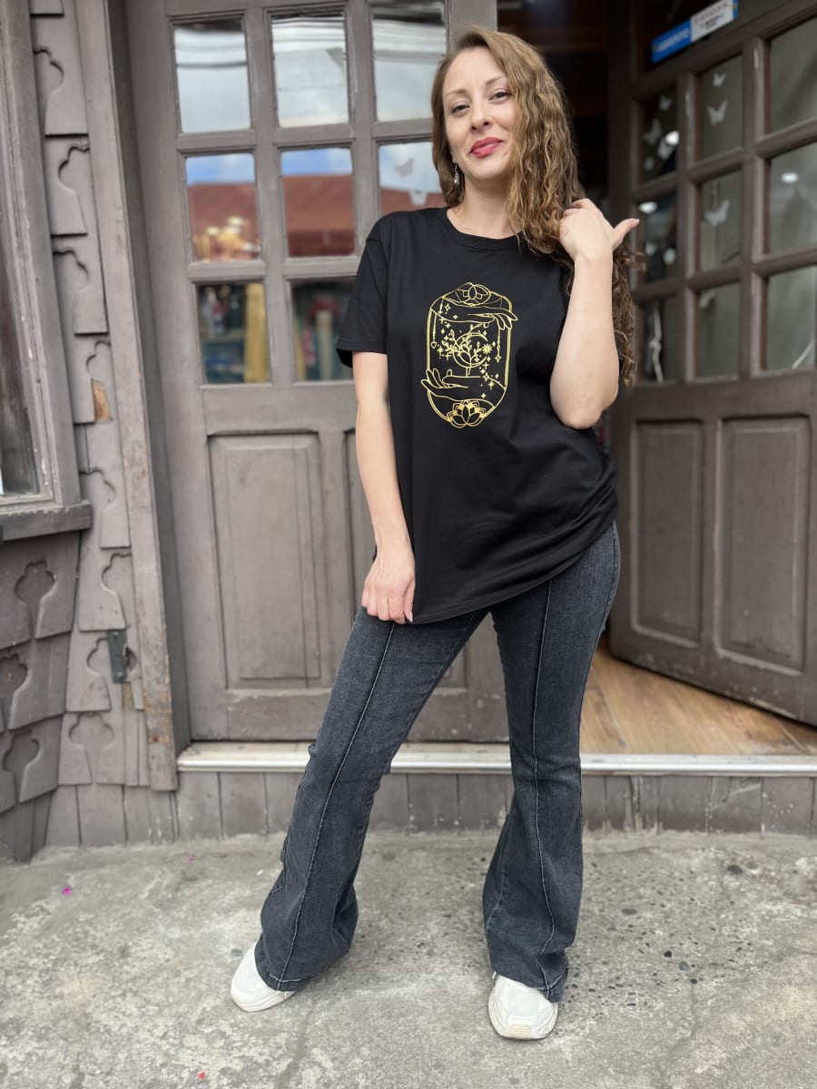 Polera Astrea Gold ventana nocturna astral manga corta1