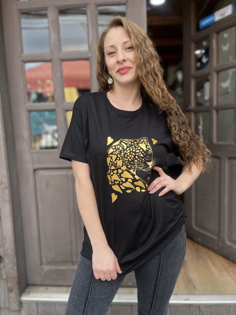 Polera Astrea Gold leopardo corazones manga corta1