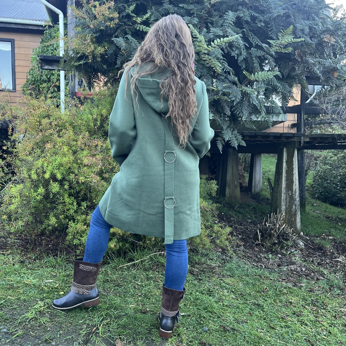 Abrigo argolla verde militar paño de lana con capucha y botones2