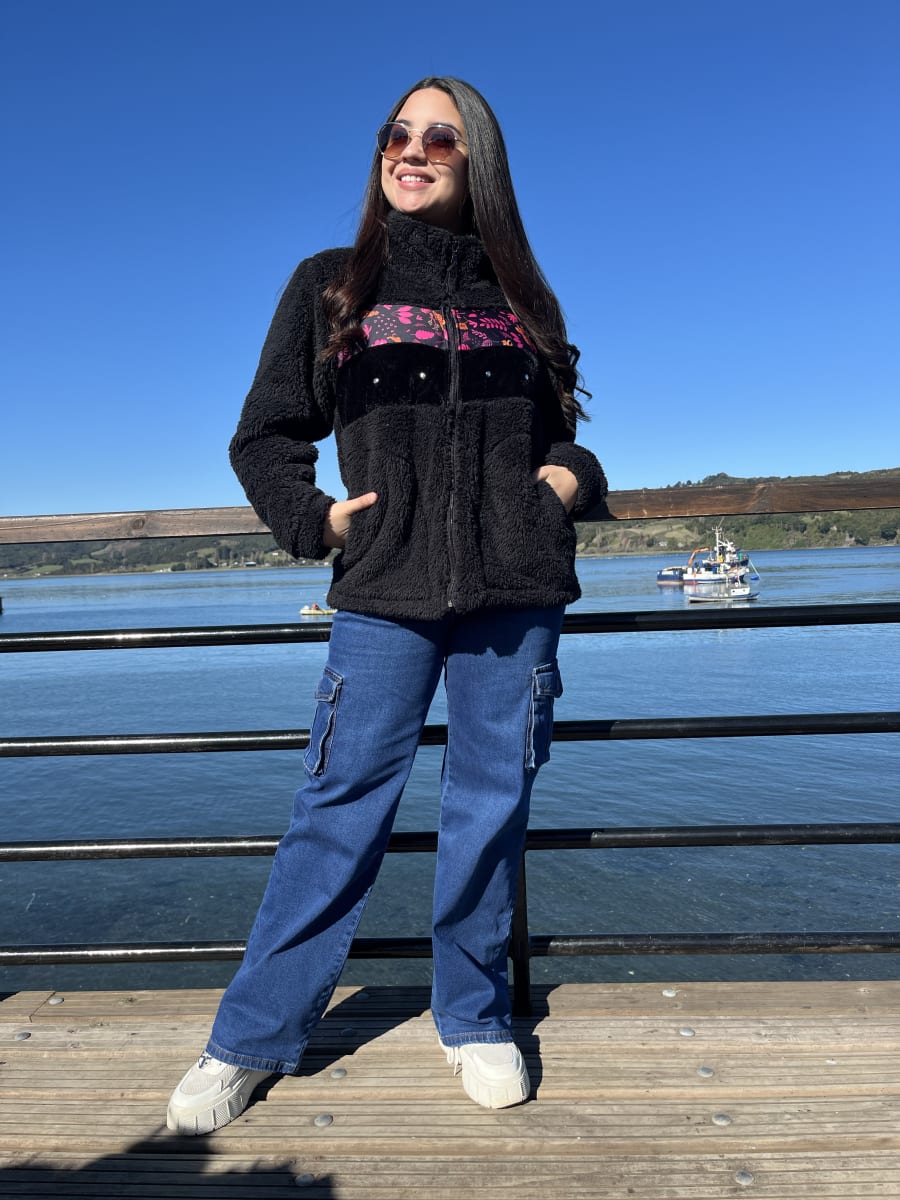 Poleron Astrea Hecates chiporro negro con aplicacion4