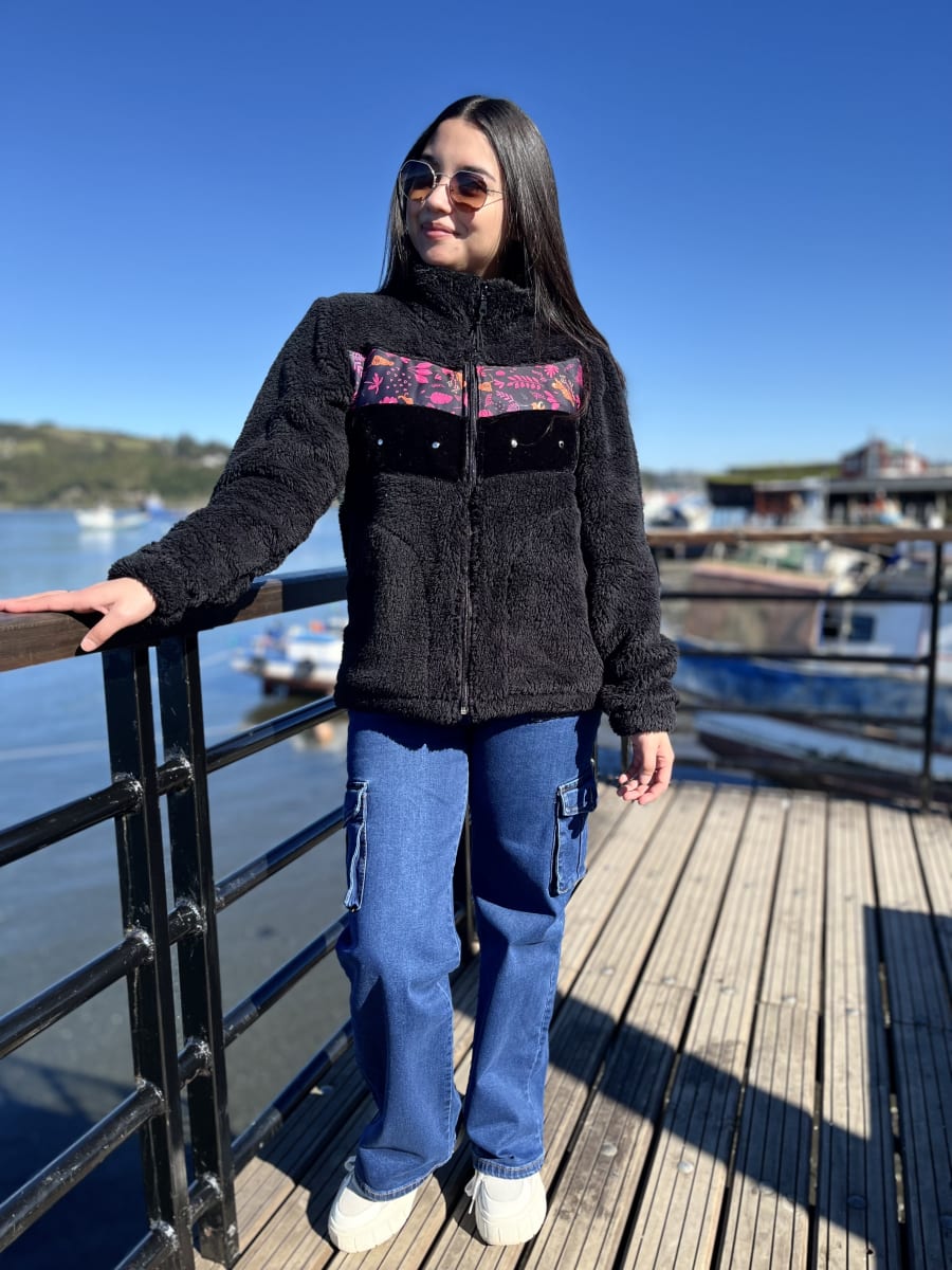 Poleron Astrea Hecates chiporro negro con aplicacion2