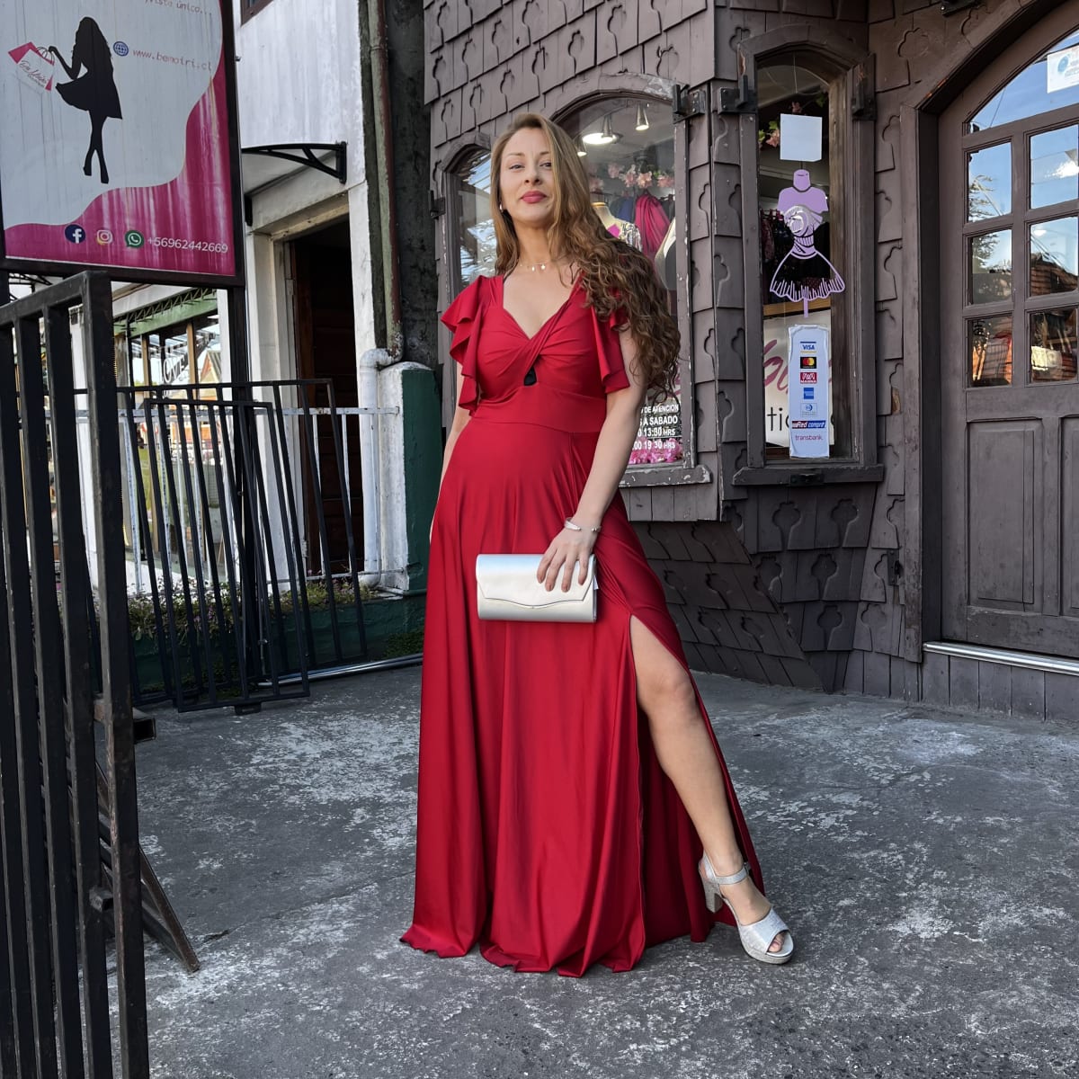 Vestido fiesta Emilia rojo tajalí pierna2