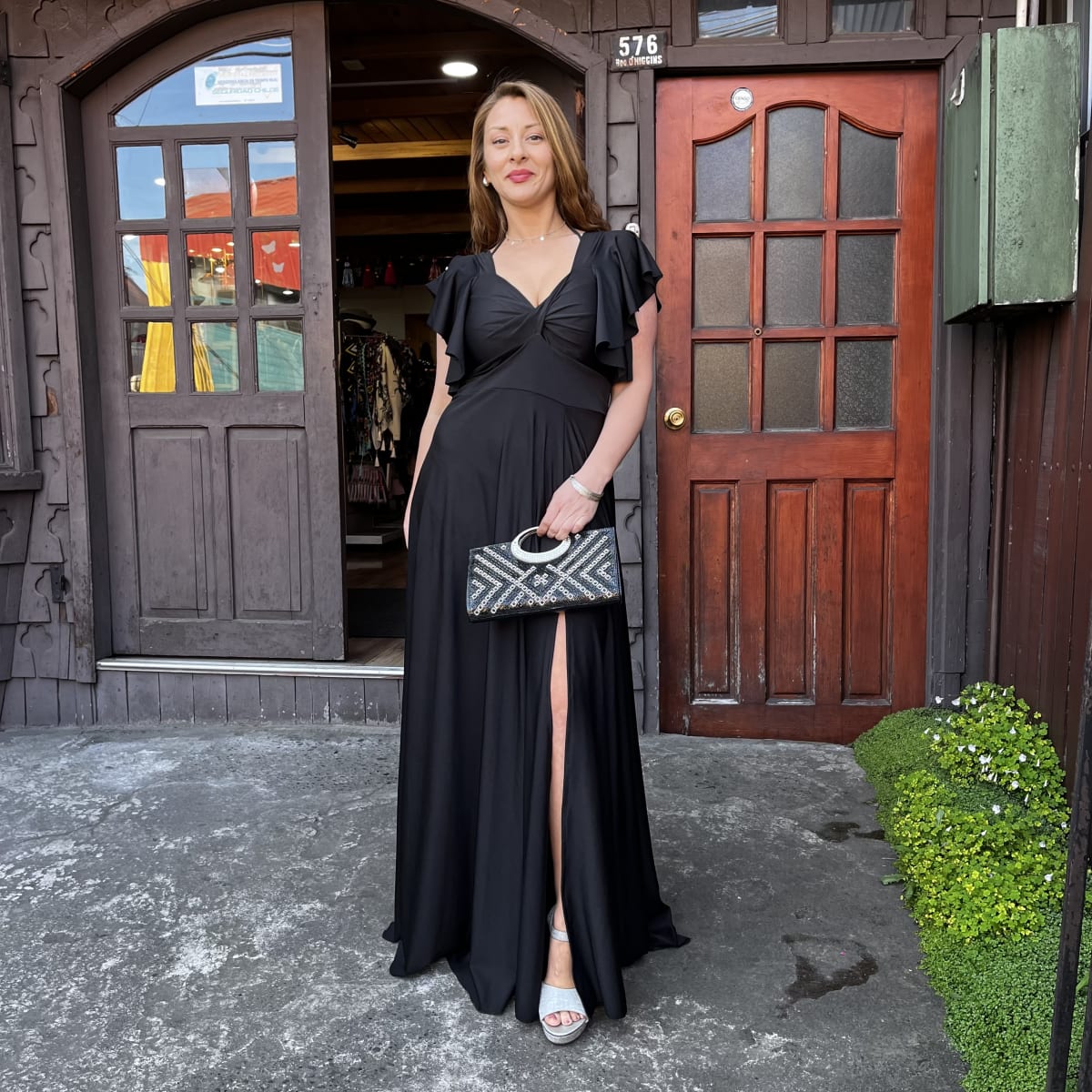 Vestido fiesta Emilia negro tajalí pierna1