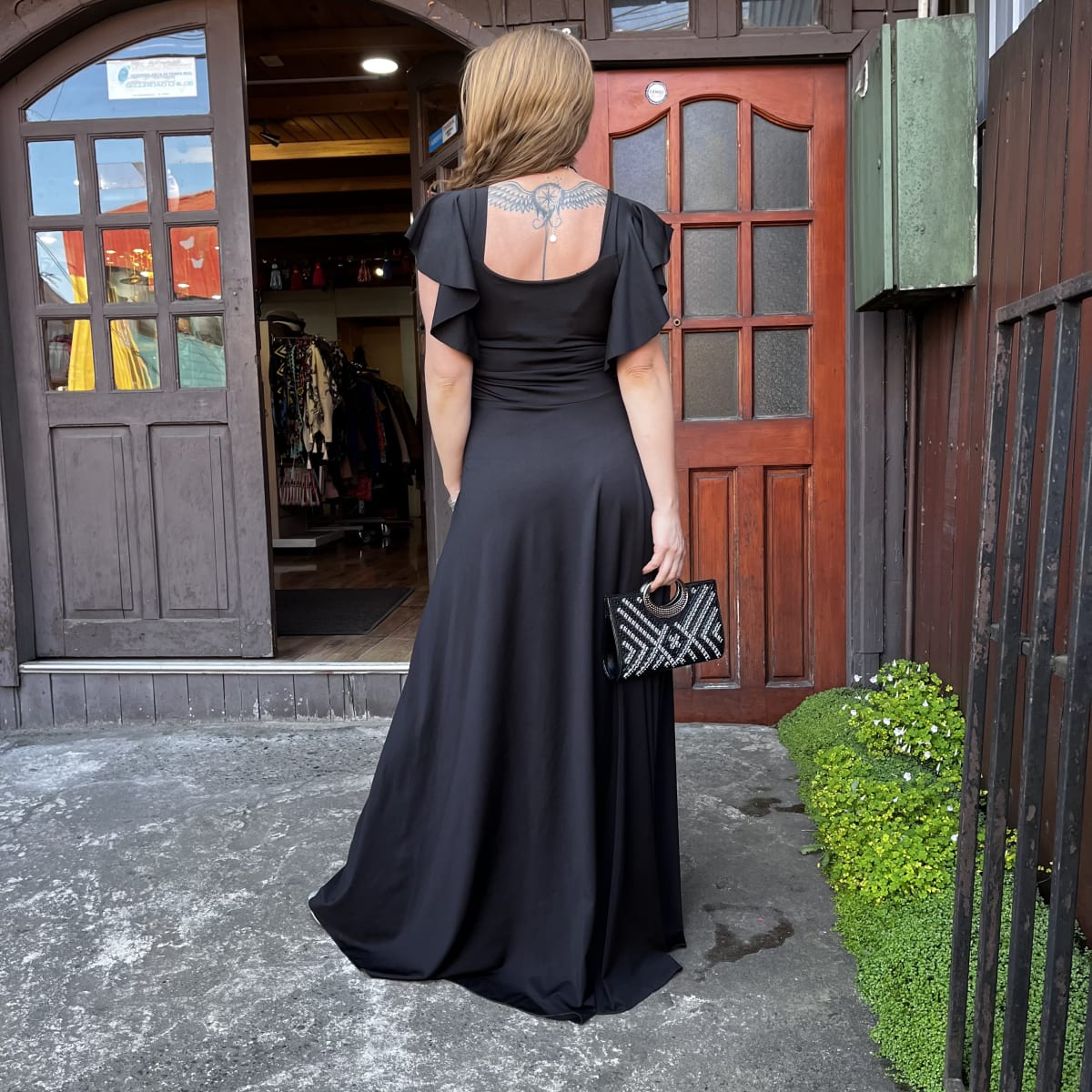 Vestido fiesta Emilia negro tajalí pierna2