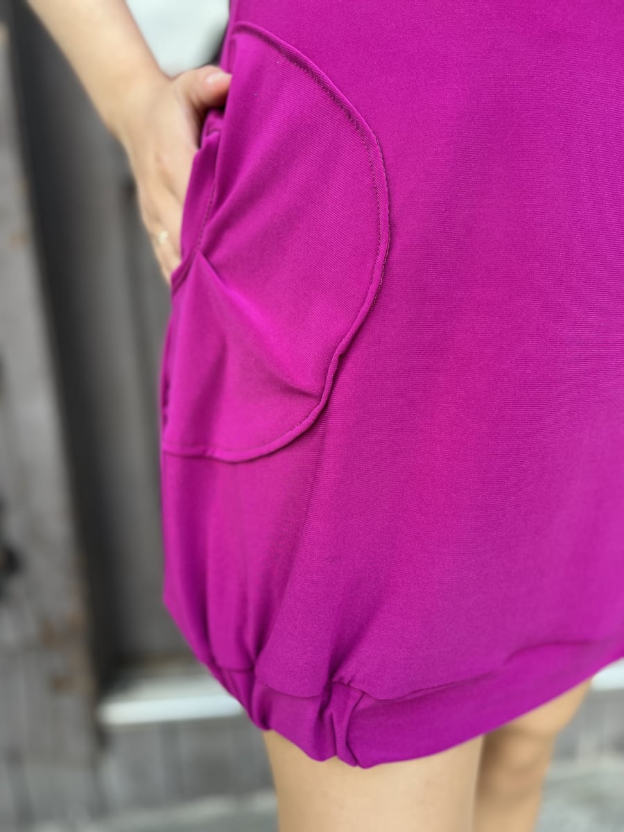 Vestido globo lycra magenta manga corta4