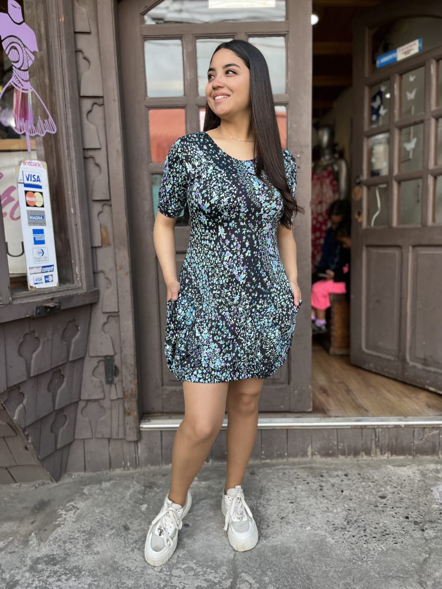 Vestido globo lycra negro florecitas verdes y lila1