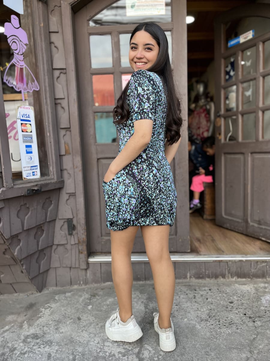 Vestido globo lycra negro florecitas verdes y lila3