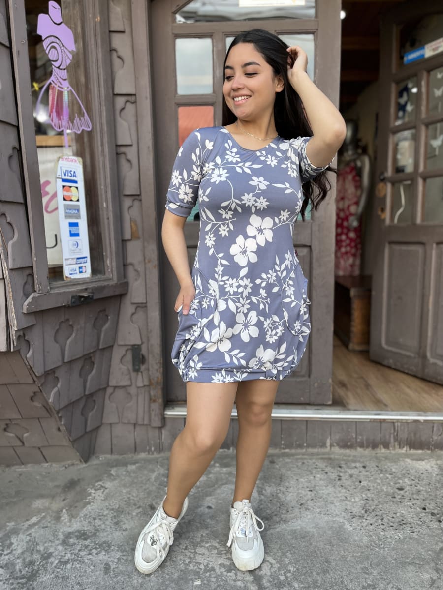 Vestido Globo lycra gris azulado flores blancas1