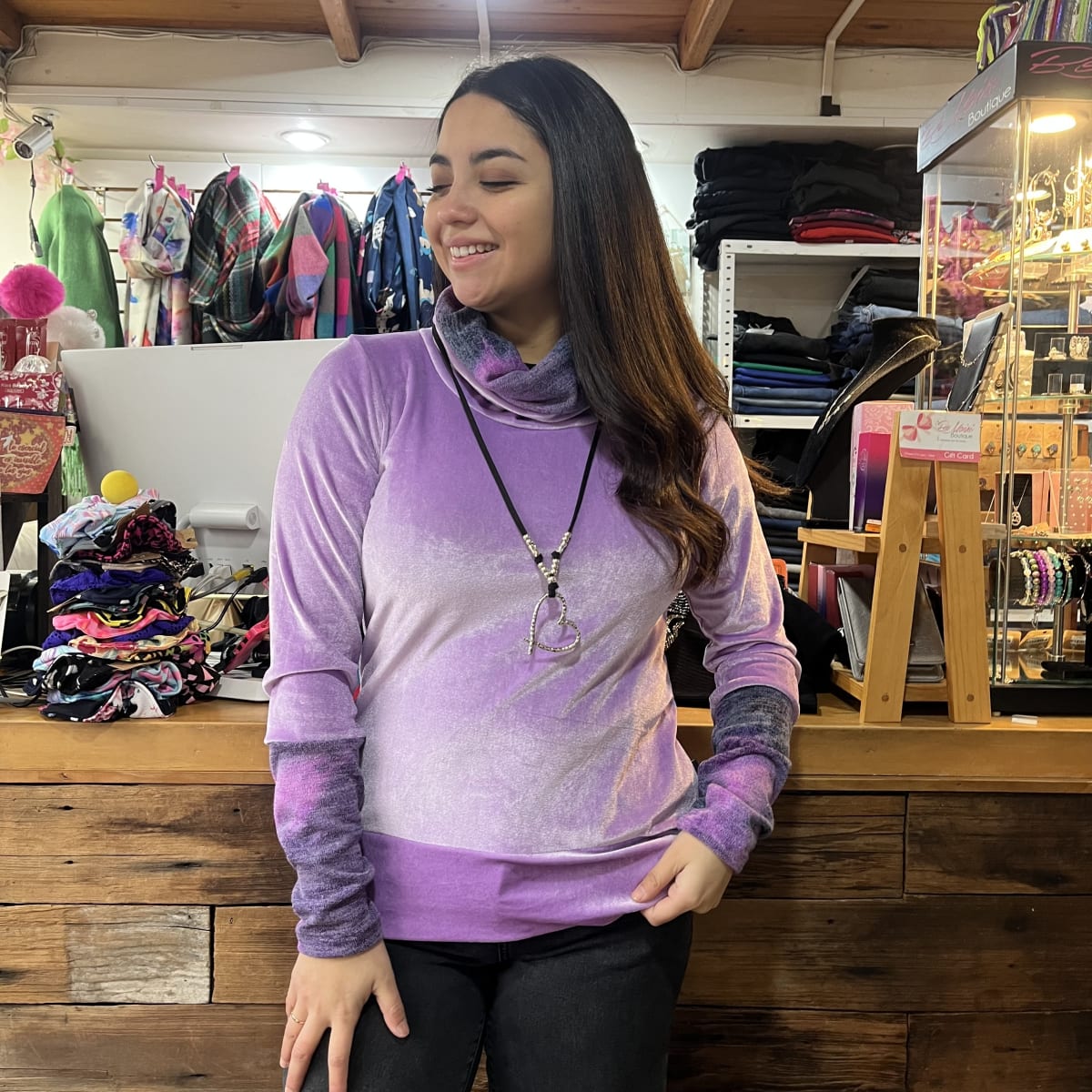Poleron Alejandra velvet lila aplicacion tie dye morado1